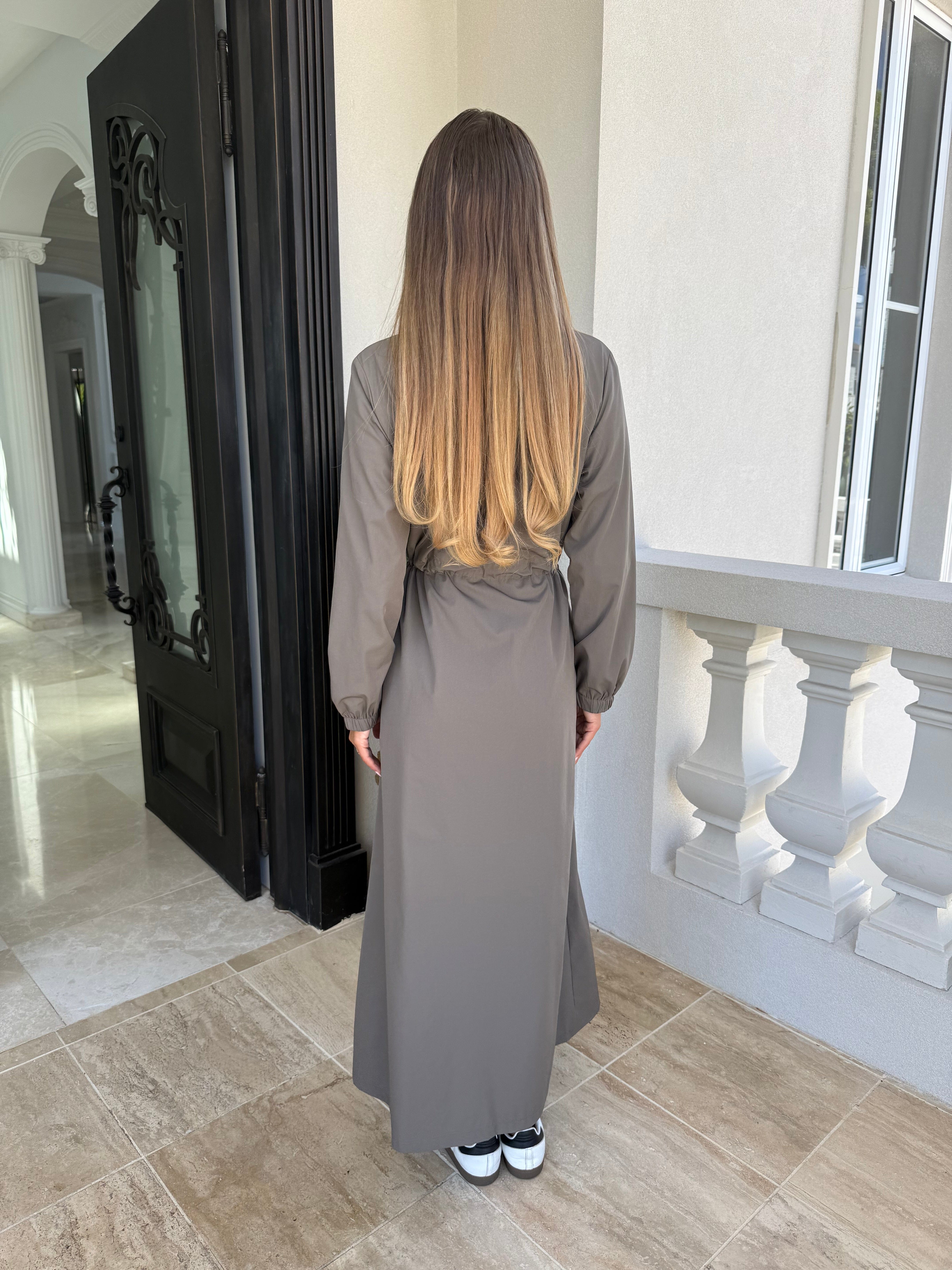Maxi Modest Wind Breaker
