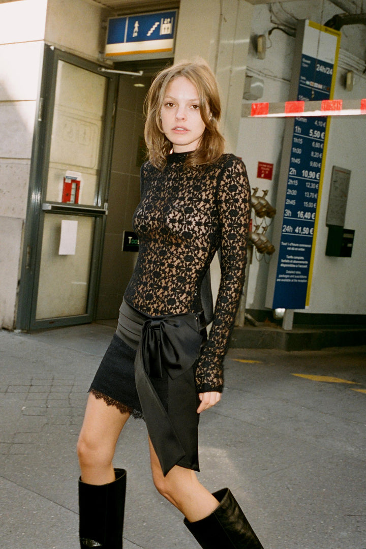 MINI SKIRT WITH CONTRAST LACE AND BOW DETAIL