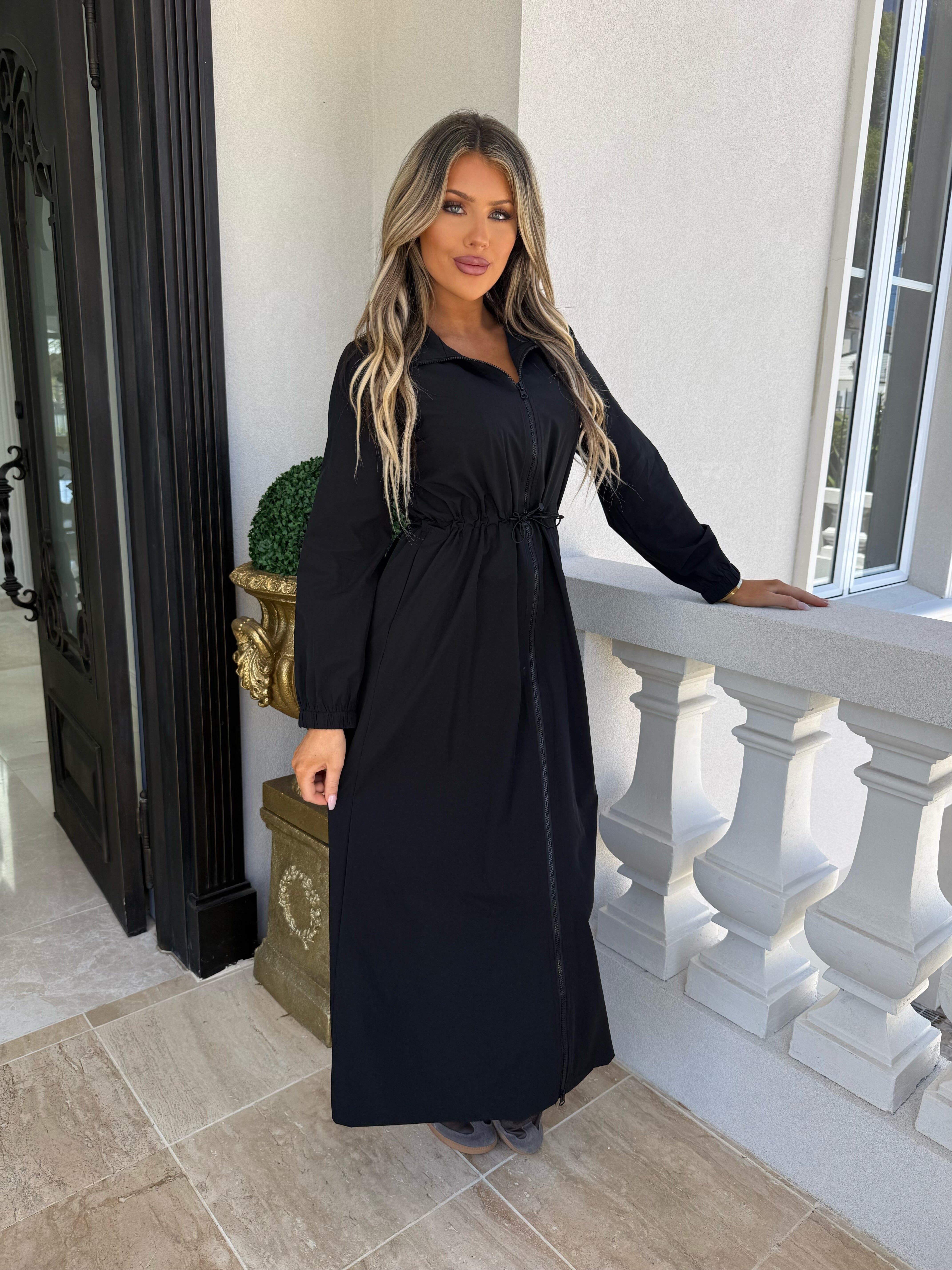 Maxi Modest Wind Breaker