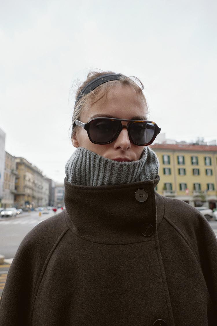 SOFT HIGH-NECK COAT WITH BELT