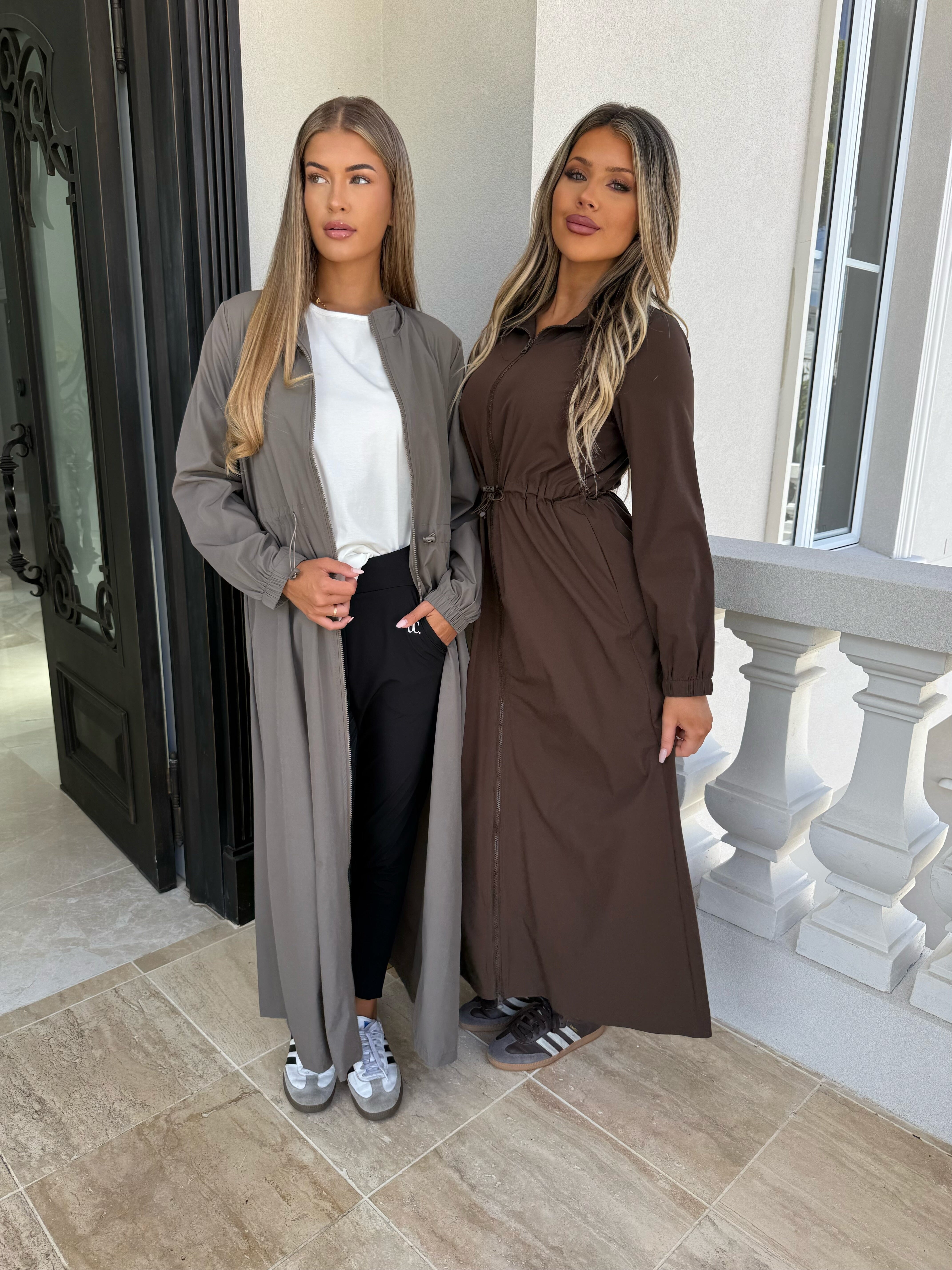 Maxi Modest Wind Breaker