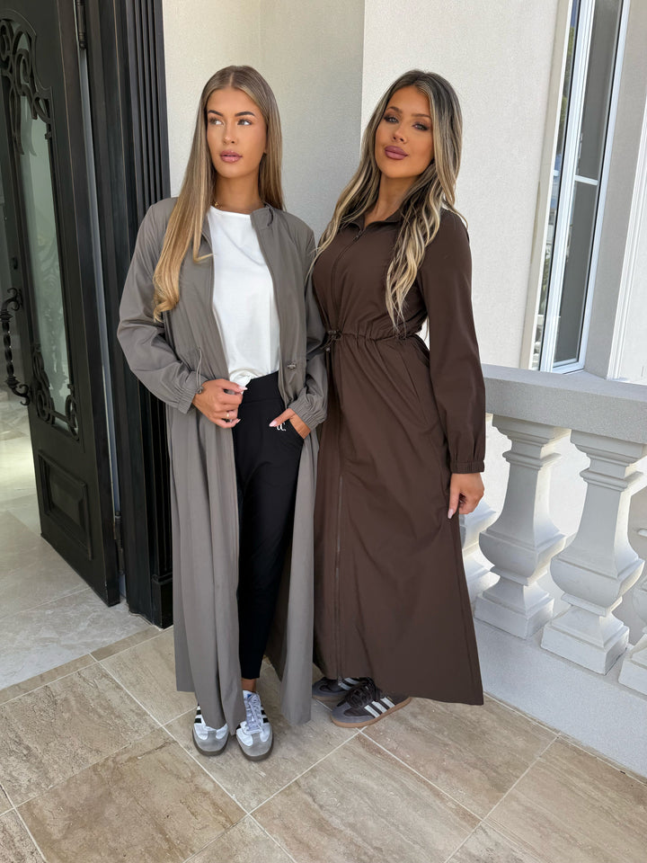 Maxi Modest Wind Breaker