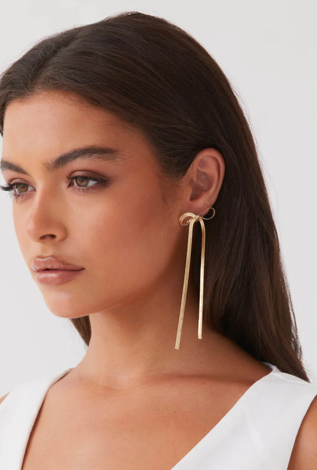 Eliana Bow Motif Earrings